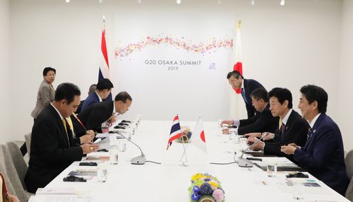 Photograph of the Japan-Thailand Summit Meeting (2)