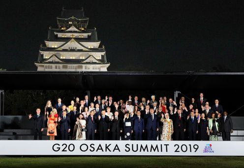 Photograph of the Prime Minister attending the group photo session during the Cultural Program (3)