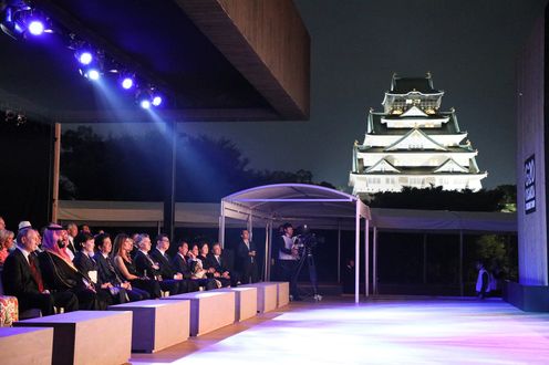 Photograph of the Prime Minister viewing the Cultural Program