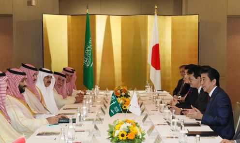 Photograph of the Prime Minister holding a meeting with the Crown Prince of Saudi Arabia (4)