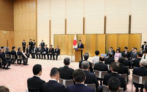 Photograph of the Prime Minister delivering an address (2)