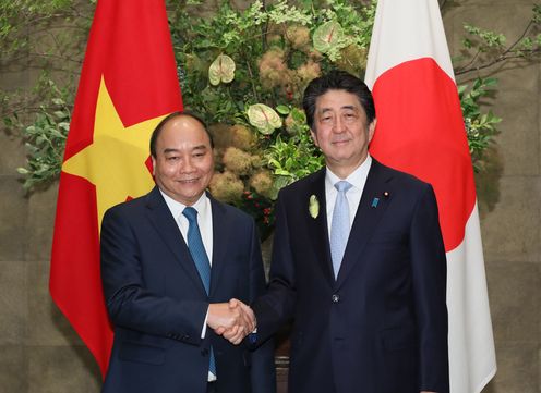 Photograph of the commemorative photograph session