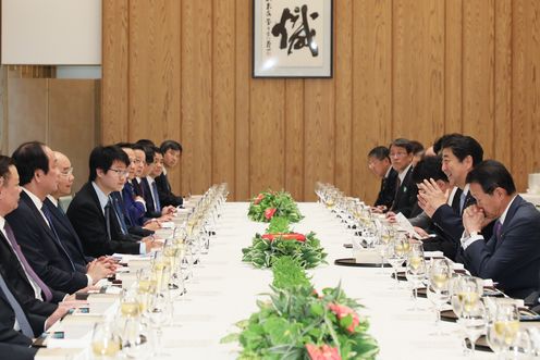 Photograph of the Japan-Viet Nam Summit Meeting (2)