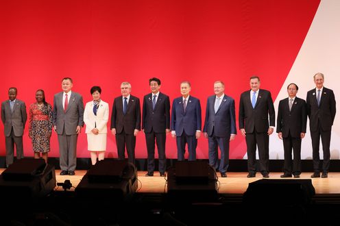 Photograph of the Prime Minister attending the photograph session (1)