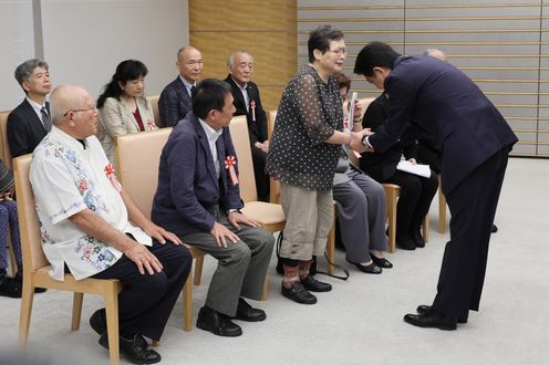 Photograph of the Prime Minister shaking hands (3)