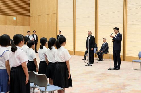 Photograph of the Prime Minister delivering an address (1)