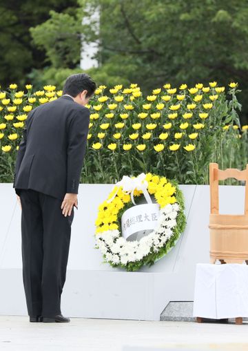Photograph of the Prime Minister laying a wreath