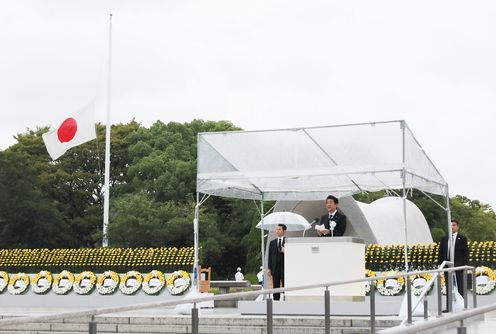 Photograph of the Prime Minister delivering an address (2)