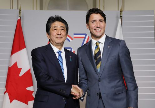 Photograph of the Japan-Canada Summit Meeting (2)
