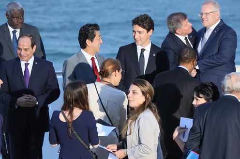 Photograph of the group photograph session with the leaders of the G7 members and invited outreach countries (3)