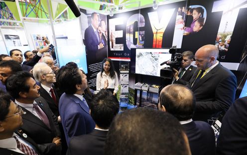 Photograph of the Prime Minister visiting the Japan-Africa Business Forum & Expo (2)