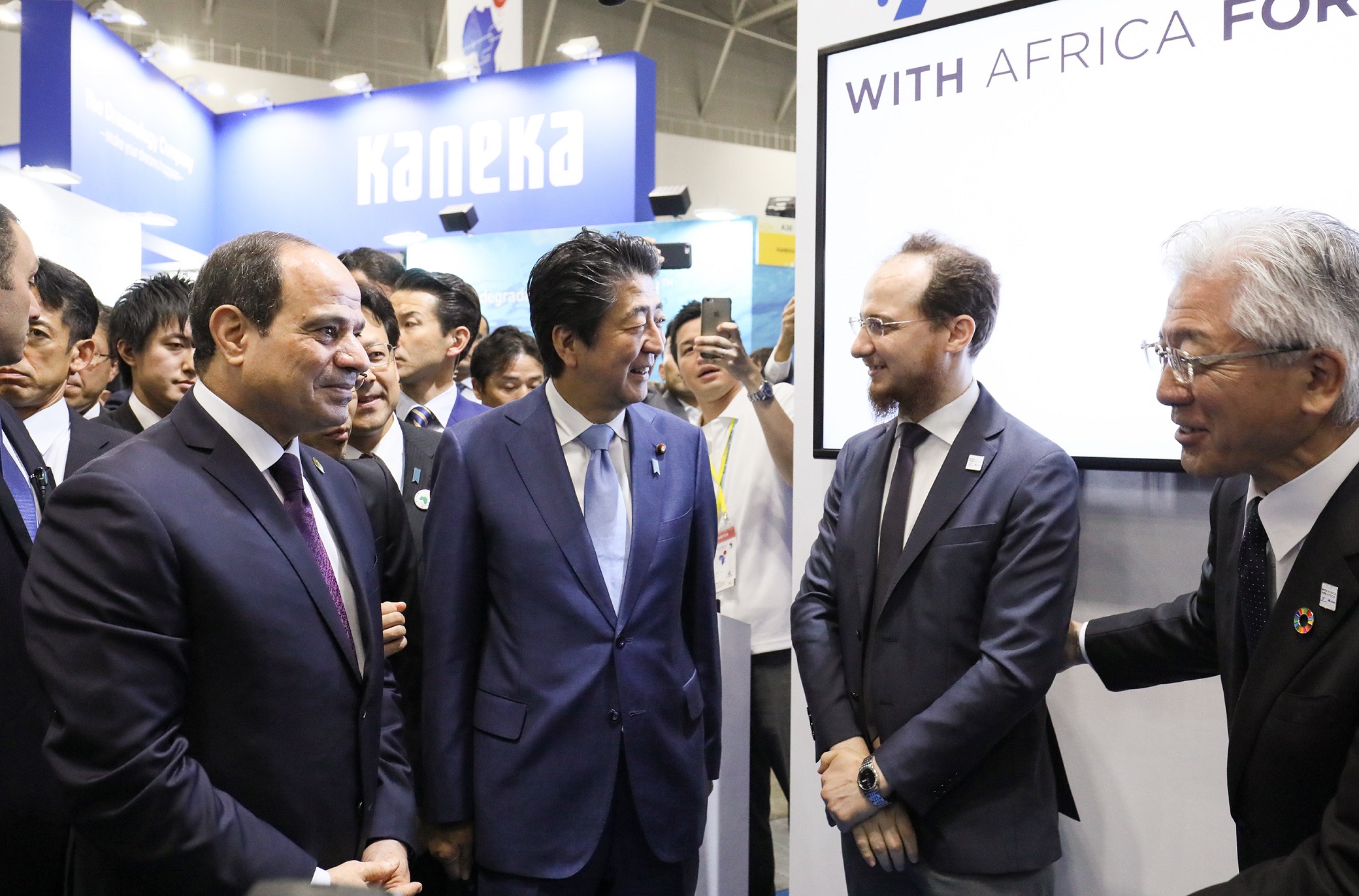 Photograph of the Prime Minister visiting the Japan-Africa Business Forum & Expo (4)