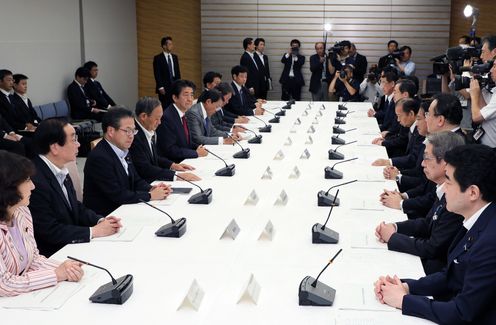 Photograph of the Prime Minister attending the meeting (2)