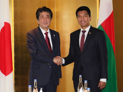 Photograph of the Japan-Madagascar Summit Meeting