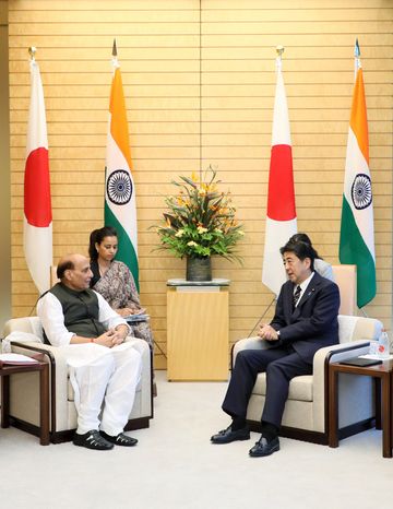 Photograph of the Prime Minister receiving the courtesy call (2)