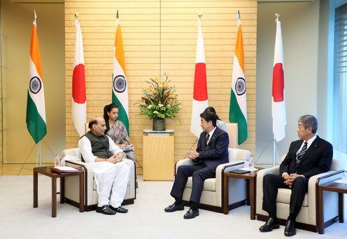 Photograph of the Prime Minister receiving the courtesy call (3)