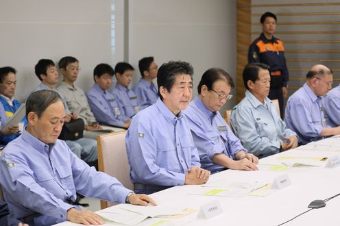 Photograph of the Prime Minister attending the meeting of the Extreme Disaster Management Headquarters (2)