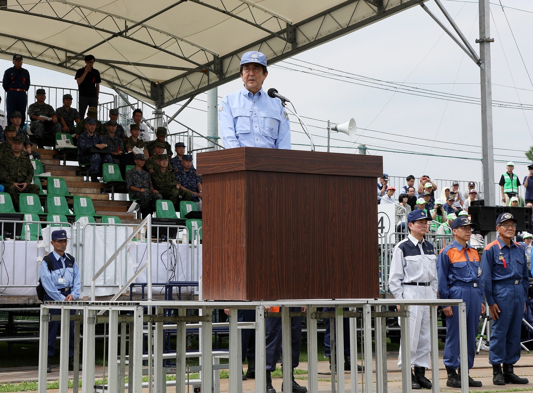 Photograph of the Prime Minister delivering an address during joint disaster management drills by the nine municipalities in the Kanto region (2)