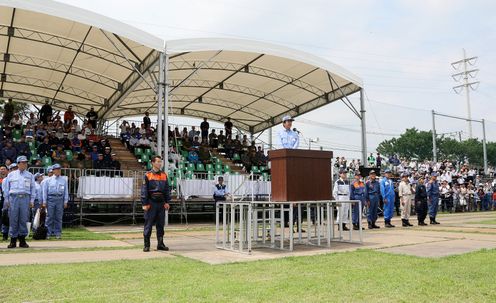 Photograph of the Prime Minister delivering an address during joint disaster management drills by the nine municipalities in the Kanto region (3)