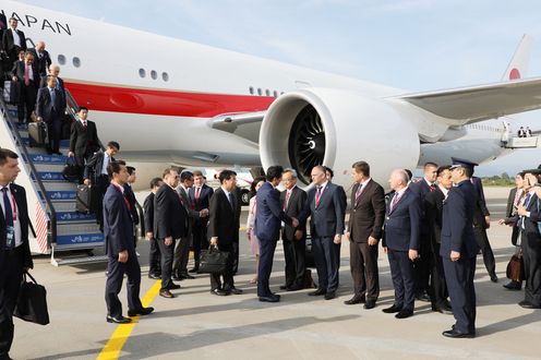 Photograph of the Prime Minister arriving in Vladivostok (2)