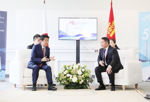 Photograph of the Japan-Mongolia Summit Meeting (5)