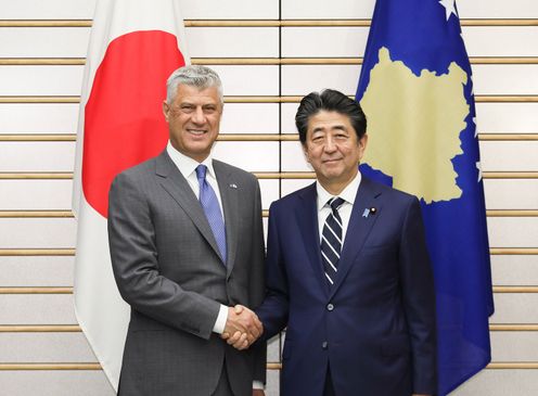 Photograph of the leaders shaking hands