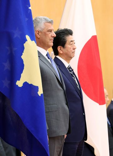 Photograph of the salute and the guard of honor ceremony (1)