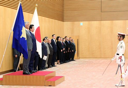 Photograph of the salute and the guard of honor ceremony (2)