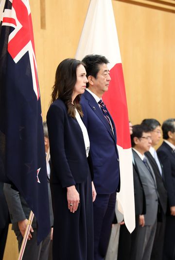 Photograph of the salute and the guard of honor ceremony (1)