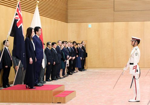 Photograph of the salute and the guard of honor ceremony (2)