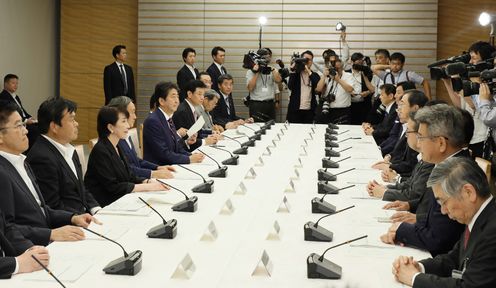 Photograph of the Prime Minister attending the meeting (2)