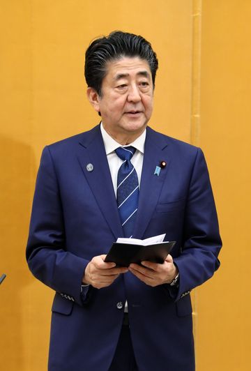 Photograph of the Prime Minister delivering an address (2)