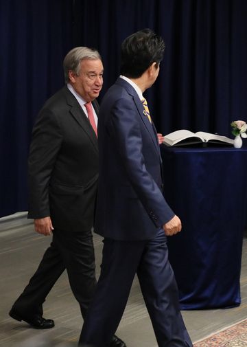 Photograph of the meeting with the UN Secretary-General (1)