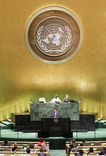 Photograph of the address at the General Debate (3)