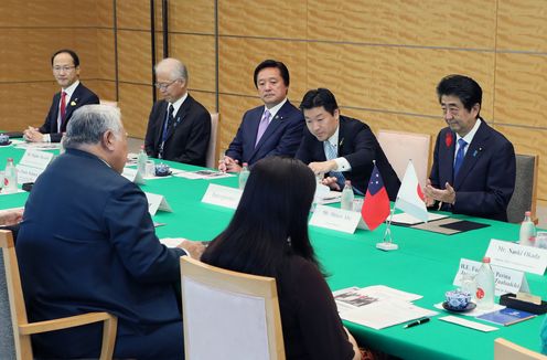 Photograph of the Japan-Samoa Summit Meeting (2)