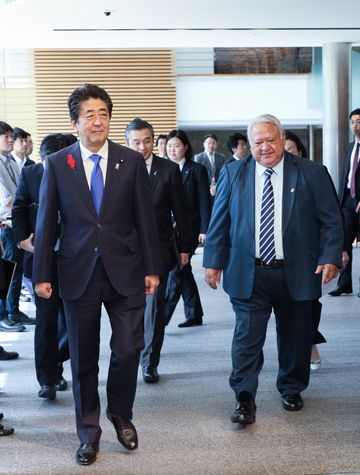 Photograph of the leaders attending the signing ceremony and joint press announcement