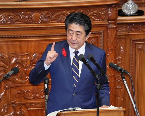 Photograph of the Prime Minister delivering a policy speech during the plenary session of the House of Representatives (1)