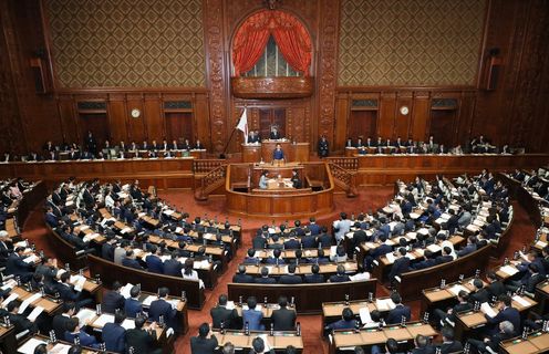 Photograph of the Prime Minister delivering a policy speech during the plenary session of the House of Representatives (7)