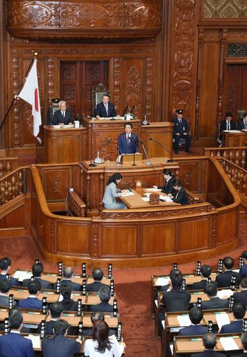 Photograph of the Prime Minister delivering a policy speech during the plenary session of the House of Representatives (8)