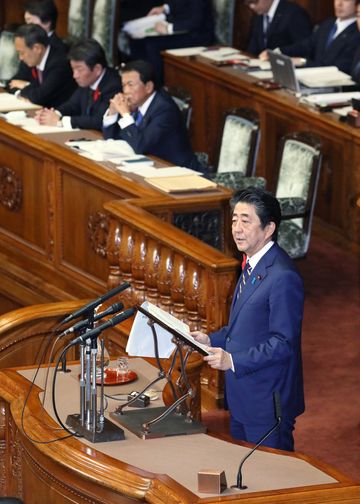 Photograph of the Prime Minister delivering a policy speech during the plenary session of the House of Councillors (1)