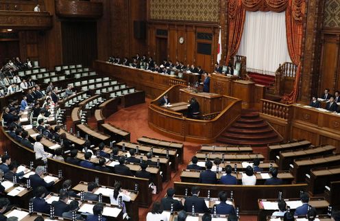 Photograph of the Prime Minister delivering a policy speech during the plenary session of the House of Councillors (9)