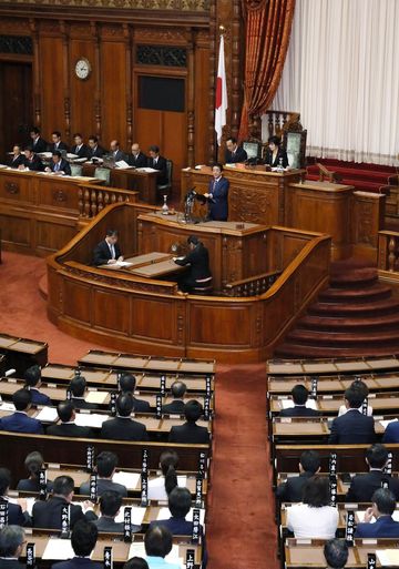 Photograph of the Prime Minister delivering a policy speech during the plenary session of the House of Councillors (10)