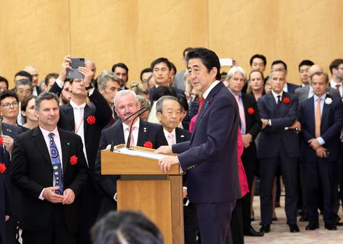 Photograph of the Prime Minister delivering an address at the reception for the Green Innovation Summit (2)