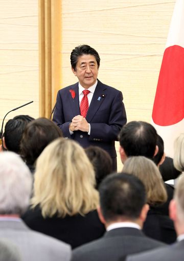 Photograph of the Prime Minister delivering an address at the reception for the Green Innovation Summit (3)