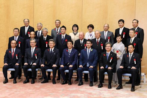 Photograph of the commemorative photograph session