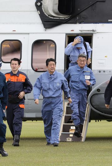 Photograph of the Prime Minister visiting Nagano Prefecture