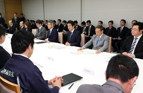 Photograph of the Prime Minister making a statement (3)