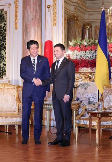 Photograph of the Japan-Ukraine Summit Meeting (2)