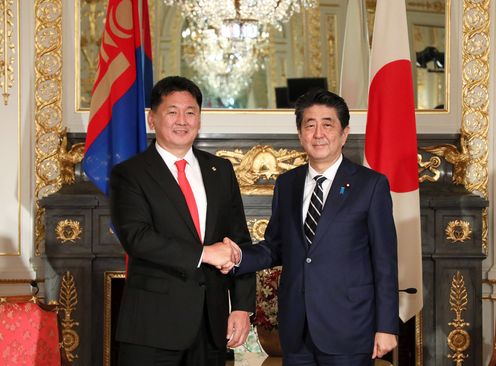 Photograph of the Japan-Mongolia Summit Meeting (1)