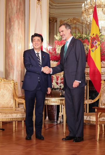 Photograph of the talk with His Majesty the King Felipe VI of Spain (2)